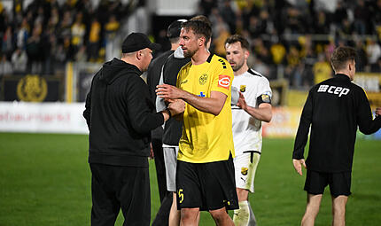 Sport Fußball Saison 2025 / 2026 Regionalliga Bayern 29. Spieltag Freitag 17.04.2026 Spielort Bayreuth Hans-Walter-Wild-Stadion Spielbeginn 19.00 h SpVgg Bayreuth gegen DJK Vilzing Halbzeitergebnis 1:0 Endstand 3:0 Spielende Lukas Kling Trainer Alexa Sport Fußball Saison 2025 / 2026 Regionalliga Bayern 29. Spieltag Freitag 17.04.2026 Spielort Bayreuth Hans-Walter-Wild-Stadion Spielbeginn 19.00 h SpVgg Bayreuth gegen DJK Vilzing Halbzeitergebnis 1:0 Endstand 3:0 Spielende Lukas Kling Trainer Alexa
