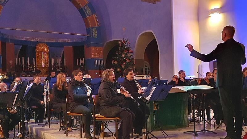 Die Adelsdorfer Musikanten mit J&uuml;rgen P&ouml;lz am Dirigentenpult