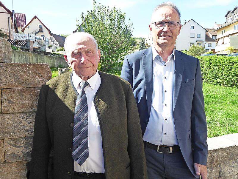 Ewald Amon mit Zweitem B&uuml;rgermeister Roland Dauer.