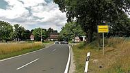 Zwischen Pommersfelden und Limbach soll entlang der Staatsstraße (im Bild auf der rechten Seite) ein Radweg gebaut werden. Er soll dieses Jahr fertig werden. Zwischen Pommersfelden und Limbach soll entlang der Staatsstraße (im Bild auf der rechten Seite) ein Radweg gebaut werden. Er soll dieses Jahr fertig werden.