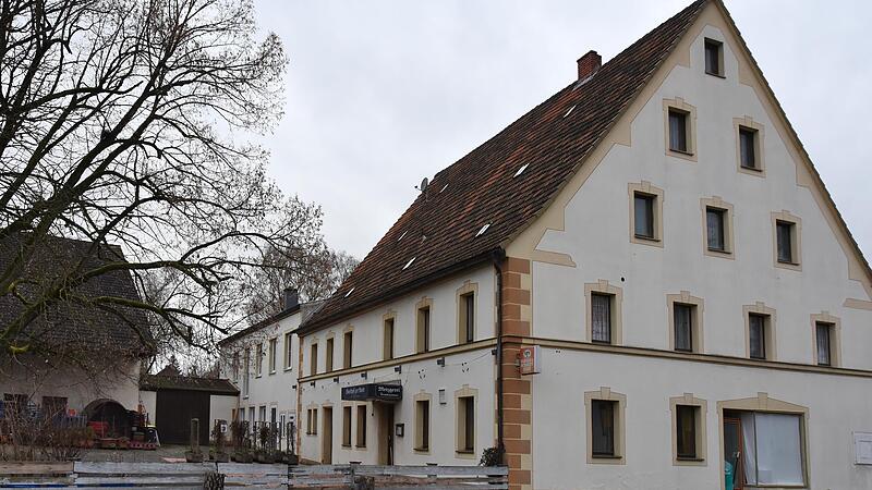 Für die Erweiterung des Gasthofs Zur Rose in Kleinsendelbach im Landkreis Forchheim liegt nun ein Beschluss vor.Forchheim & Fränkische Schweiz
