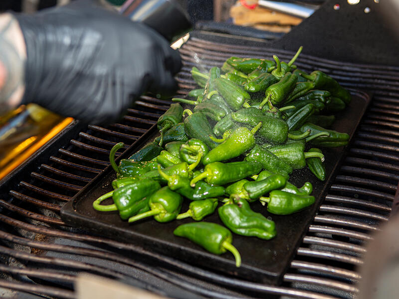 Eine leckere Beilage: Bratpaprika.Grill-Workshop