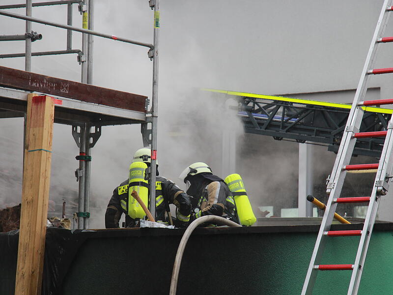 Brand im Schulschwimmbad AdelsdorfBrand im Schulschwimmbad Adelsdorf
