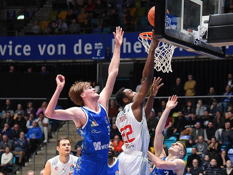Der Bamberger Center Solomon Young schrammte mit neun Punkten und neun Rebounds knapp am „Double-Double“ vorbei.