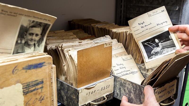 Der Wunsch der Menschen, Gewissheit über die Schicksale ihrer vermissten Angehörigen zu erlangen, bleibt auch Jahrzehnte später begreiflich. Das DRK verfügt über umfangreiche Datenbestände. Der Wunsch der Menschen, Gewissheit über die Schicksale ihrer vermissten Angehörigen zu erlangen, bleibt auch Jahrzehnte später begreiflich. Das DRK verfügt über umfangreiche Datenbestände.