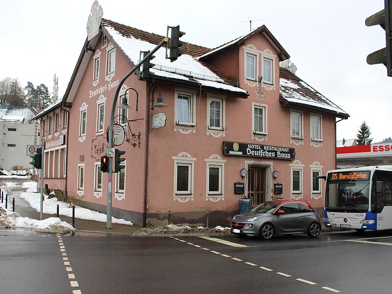 Das ehemalige Hotel Restaurant Deutsches Haus in Bad Brückenau steht wieder zum Verkauf. Das ehemalige Hotel Restaurant Deutsches Haus in Bad Brückenau steht wieder zum Verkauf.