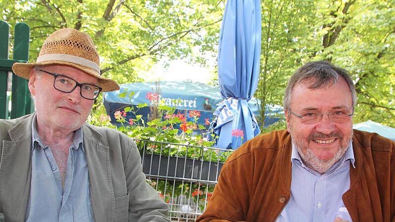 Der Anwalt (Spanisch: Abogado) Hans von Rotenhan (links) und Erich Weiß, der einige seiner Bücher verlegt hat