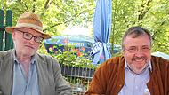 Der Anwalt (Spanisch: Abogado) Hans von Rotenhan (rechts) und Erich Weiß, der einige seiner Bücher verlegt hat