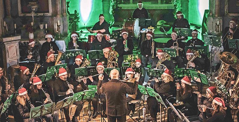 Blaskapelle mit Dirigent Andreas Kleinhenz. Blaskapelle mit Dirigent Andreas Kleinhenz.