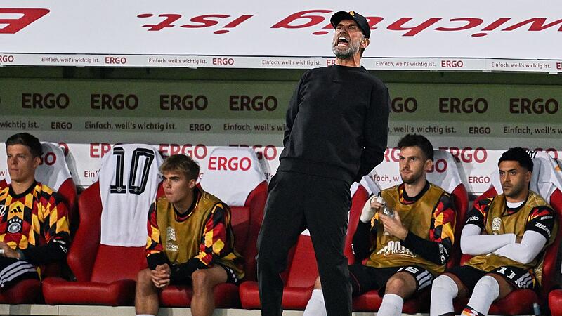 Auch Bundestrainer Jürgen Klopp gefiel nicht alles, was er von seiner Mannschaft am Sonntagabend in Augsburg sah. Das DFB-Team verlor mit 0:1 gegen Griechenland. Auch Bundestrainer Jürgen Klopp gefiel nicht alles, was er von seiner Mannschaft am Sonntagabend in Augsburg sah. Das DFB-Team verlor mit 0:1 gegen Griechenland.