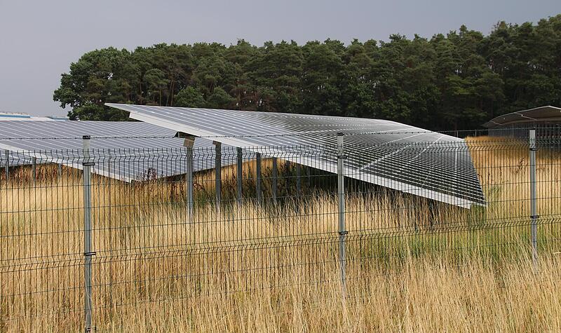 Das Netzpaket der Bundesregierung kommt. K&ouml;nnen k&uuml;nftig noch Solarparks, wie dieser in Gremsdorf, in sogenannten "kapazit&auml;tslimitierten Gebieten" gebaut werden?