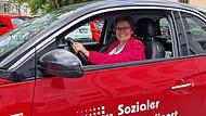 Unterwegs zu neuen Herausforderungen im Pflegealltag: Anja Vorndran ist als seit &uuml;ber 30 Jahren als ambulante Pflegefachkraft t&auml;tig.