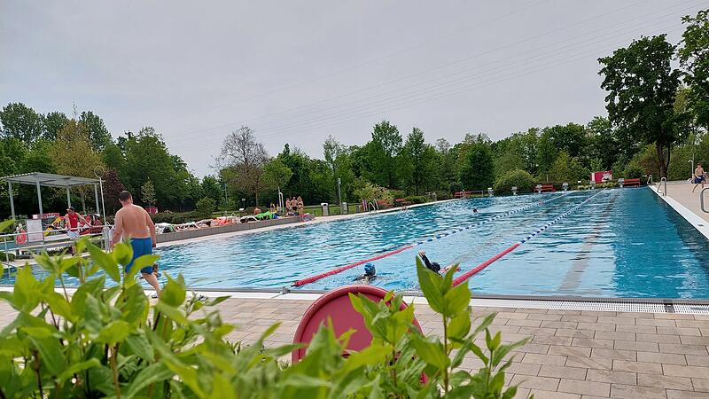 Gute Nachrichten für Königsbadfans: Ab 12. Mai kann das Bad wieder fast normal öffnen. Nur in der Sauna bleiben die Einschränkungen größer.