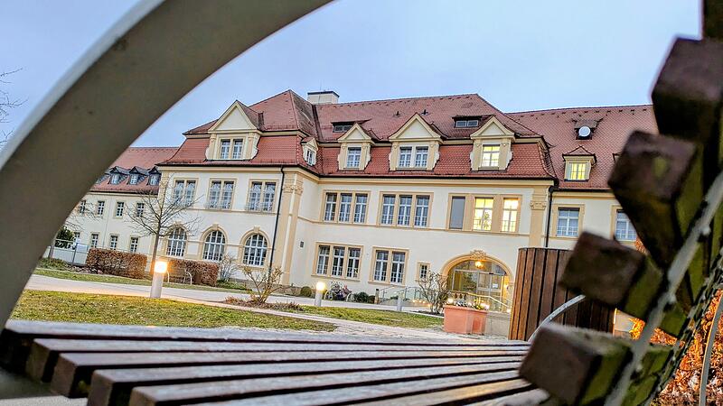 Das Klinikum am Michelsberg ist am Wochenende und an Feiertagen in den frühen Morgenstunden nicht mit dem ÖPNV zu erreichen.