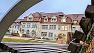 Das Klinikum am Michelsberg ist am Wochenende und an Feiertagen in den frühen Morgenstunden nicht mit dem ÖPNV zu erreichen.