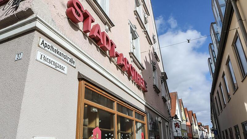 Markantes Zeichen der Apothekenstra&szlig;e am Eck zur Hauptstra&szlig;e: Mit der Stadtapotheke verliert Forchheim eine jahrhundertalte Institution.Forchheim & Fr&auml;nkische Schweiz