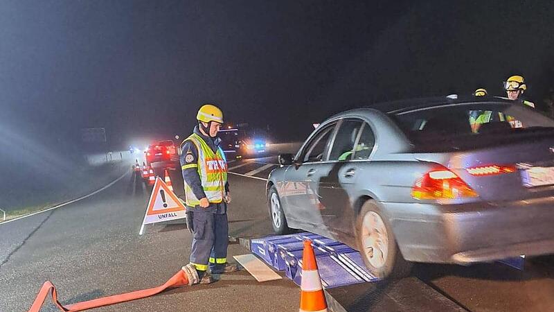 Eine Schlauchverbindung wird in Hallerndorf trainiert.Forchheim & Fränkische Schweiz