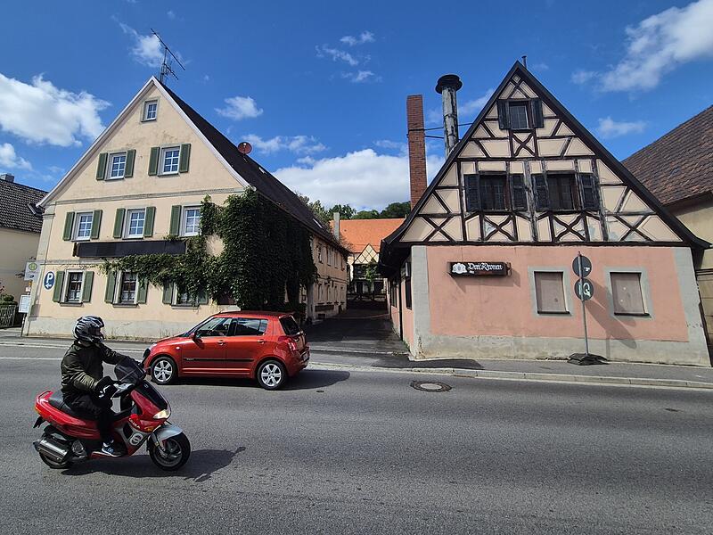 Drei Kronen 1308 in Stra&szlig;giech: Das historische Brauhaus samt Biergarten und Wirtschaft im Landkreis Bamberg steht zum Verkauf.