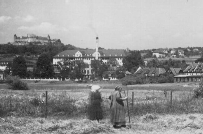 Als es 1903 errichtet wurde, stand das Coburger Landkrankenhaus auf weiter Flur. Gut 100 Jahre später begann die Suche nach Kooperationspartnern in der Region. 2008 wurde der Verbund Regiomed gegründet. Als es 1903 errichtet wurde, stand das Coburger Landkrankenhaus auf weiter Flur. Gut 100 Jahre später begann die Suche nach Kooperationspartnern in der Region. 2008 wurde der Verbund Regiomed gegründet.