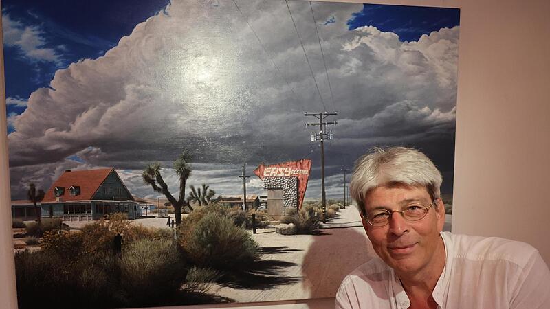 Manfred Hönig ist um die ganze Welt gereist. Seine Impressionen hält er in einzigartigen Gemälden, die fotorealistisch sind, fest. Manfred Hönig ist um die ganze Welt gereist. Seine Impressionen hält er in einzigartigen Gemälden, die fotorealistisch sind, fest.