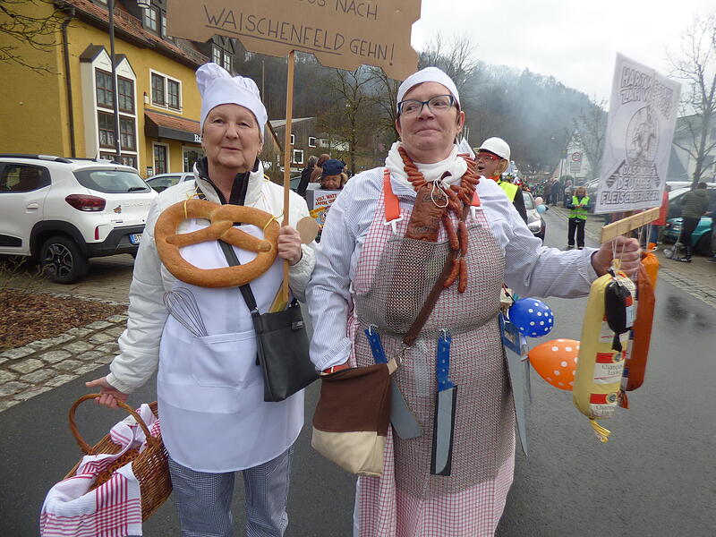 Der Faschingsumzug 2024 in Waischenfeld: bunt und voller Spitzen gegen die Bundespolitik.