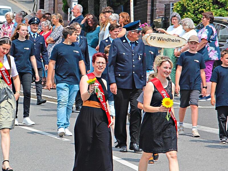 Die Feuerwehr feierte ihr 150-j&auml;hriges Bestehen mit einem viert&auml;gigen Fest. Am Jubil&auml;umsumzug beteiligten sich rund 1500 Personen.