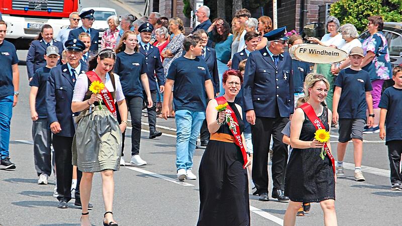 Die Feuerwehr feierte ihr 150-j&auml;hriges Bestehen mit einem viert&auml;gigen Fest. Am Jubil&auml;umsumzug beteiligten sich rund 1500 Personen.