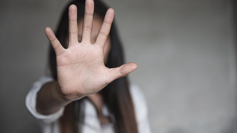 Die Gewalt gegen Frauen und M&auml;dchen nimmt zu, gleichzeitig bleibt die Lage vieler Frauenh&auml;user in Deutschland prek&auml;r. Wie sich die Lage im Landkreis Forchheim zeigt und wie die Politik reagieren will.