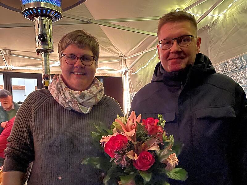 Der Wahlsieger Johannes Polenz (l.) mit mit der Zweiten B&uuml;rgermeisterin Nina Fleischer.