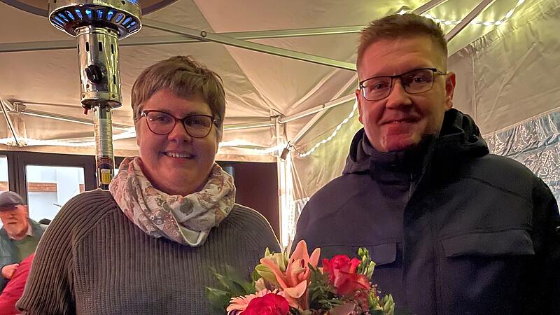 Der Wahlsieger Johannes Polenz (l.) mit mit der Zweiten B&uuml;rgermeisterin Nina Fleischer.