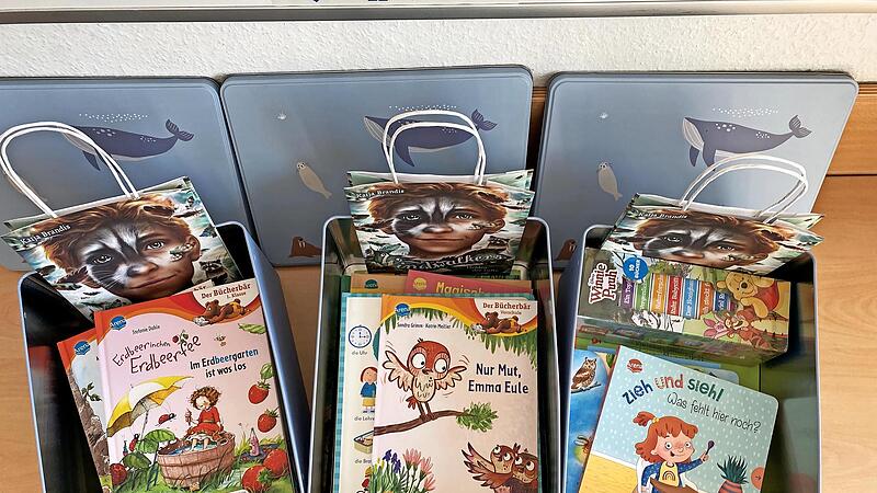 Drei große Bücherboxen – die Hauptgewinne der diesjährigen Bücher-Rallye. Drei große Bücherboxen – die Hauptgewinne der diesjährigen Bücher-Rallye.