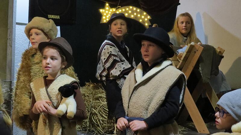 Die Weihnachtsgeschichte wird in einem mitrei&szlig;end inszenierten Musical pr&auml;sentiert.