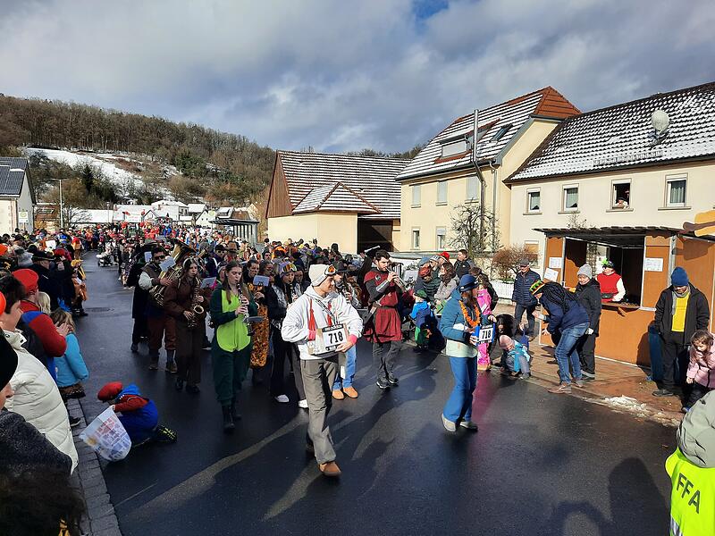 Rosenmontagszug in Aura
