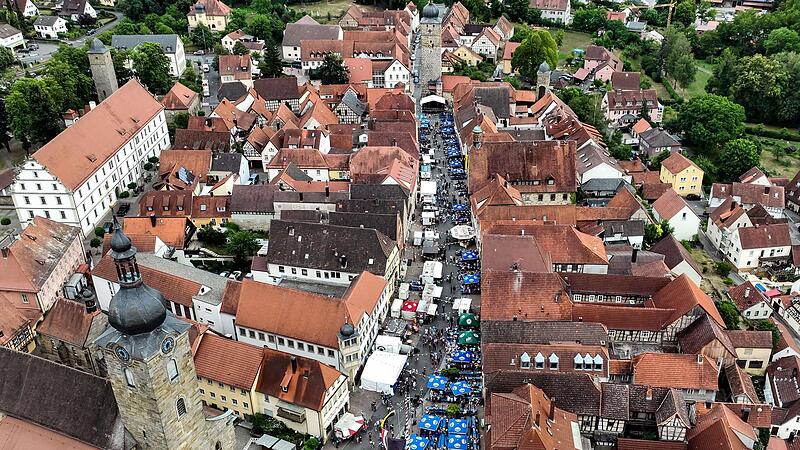 Blick auf das Altstadtfest von Ebern: F&uuml;r das Altstadtfest wurde ein neuer Veranstalter  gefunden.