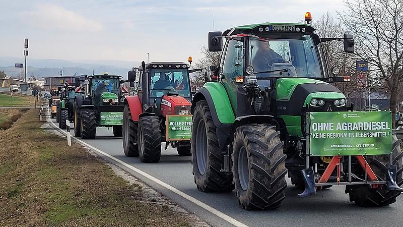 Bauernprotest Hunderte Landwirte nahmen an der Sternfahrt durch den Landkreis Kulmbach teil, um gegen die Politik der Ampel zu demonstrieren.