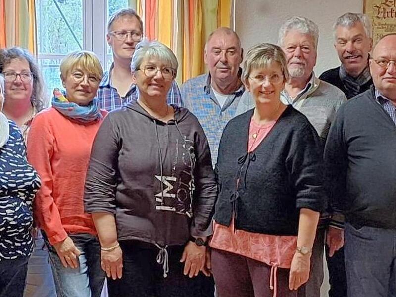 Unser Bild zeigt Rosi Kress,Carmen Brand,Ulrike Nikolai, Brigitte Gr&ouml;sch, Michael Vogler, Doris Ziegler, Florian Gr&ouml;sch, Robert Schiffler, Karl Klein und Gerhard Sch&uuml;ssler.