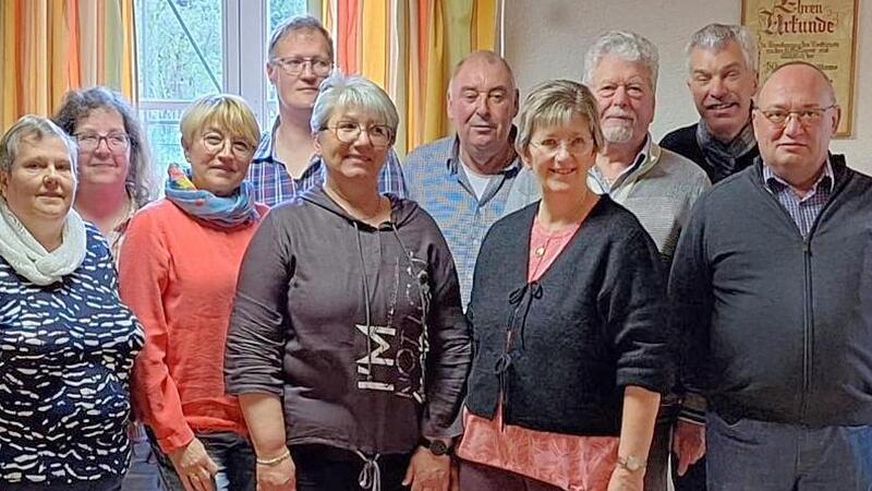 Unser Bild zeigt Rosi Kress,Carmen Brand,Ulrike Nikolai, Brigitte Gr&ouml;sch, Michael Vogler, Doris Ziegler, Florian Gr&ouml;sch, Robert Schiffler, Karl Klein und Gerhard Sch&uuml;ssler.