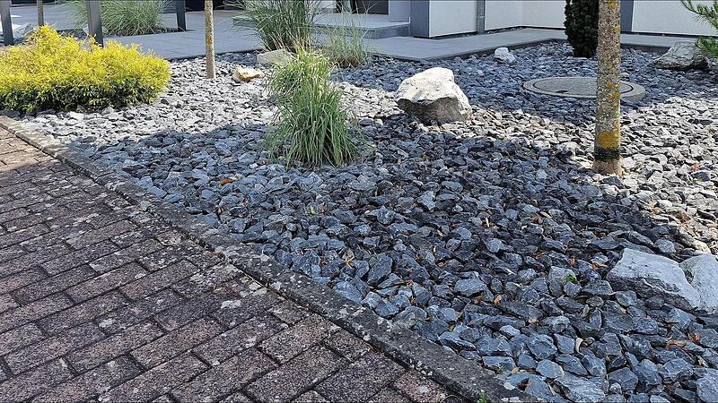 &Uuml;ber Sch&ouml;nheit l&auml;sst sich streiten &ndash; der typische Schottergarten macht &ouml;kologisch keinen Sinn.