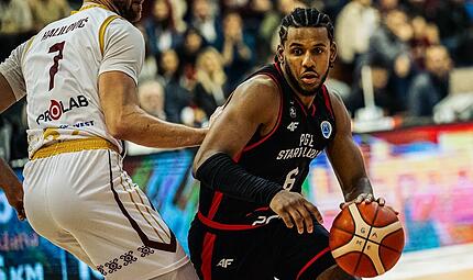 Baskets-Neuzugang Jordan Wright (mit Ball) spielte vergangene Saison mit dem polnischen Klub Lublin im Fiba Europe Cup.