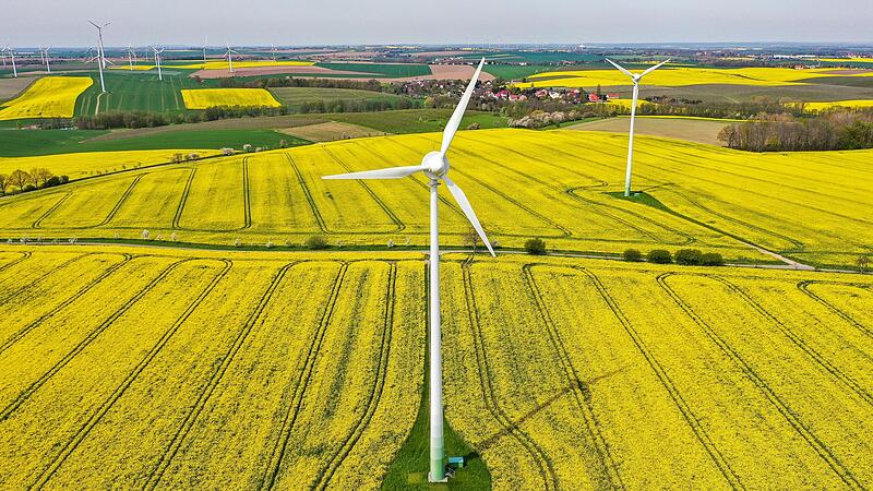 Im Rahmen des geplanten Regionalwerks könnten die Kommunen im Landkreis Bad Kissingen künftig selbst bestimmen, wo regenerative Energieanlagen gebaut werden. Im Rahmen des geplanten Regionalwerks könnten die Kommunen im Landkreis Bad Kissingen künftig selbst bestimmen, wo regenerative Energieanlagen gebaut werden.