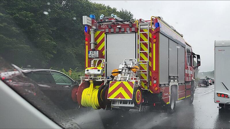 Ein langer Stau hat sich am Montag, 21 Juli 2025, auf der Autobahn 7 gebildet.