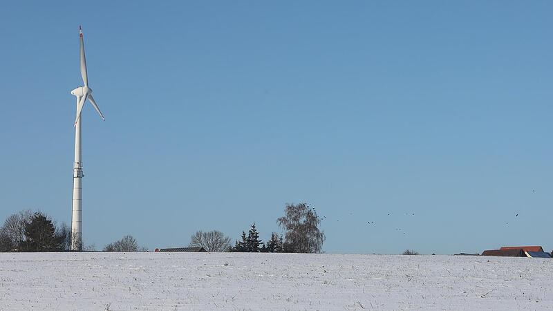 So ruhig und friedlich wie am winterlichen Wochenende am Windrad in Kasberg ging es  beim Thema Windkraft in der Vergangenheit im Landkreis nicht zu.Forchheim & Fränkische Schweiz
