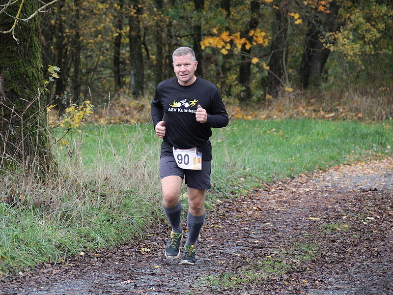 38. Frankenwaldlauf der LG LudwigschorgastTrotz nasskaltem Herbstwetter lie&szlig;en sich die Sportler den Spa&szlig;  beim 38. Frankenwaldlauf der LG Ludwigschorgast nicht vermiesen.