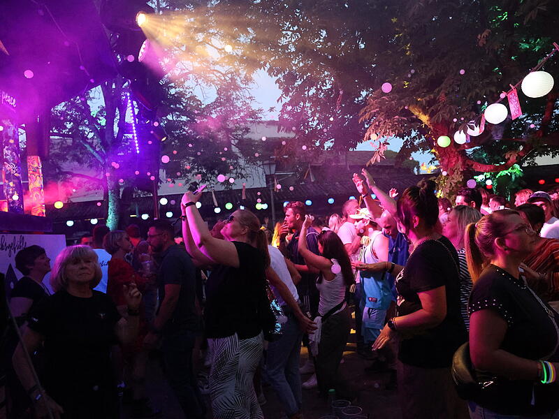 Seifenblasen und Sommerstimmung beim Glücksgefühle-Festival Seifenblasen und Sommerstimmung beim Glücksgefühle-Festival