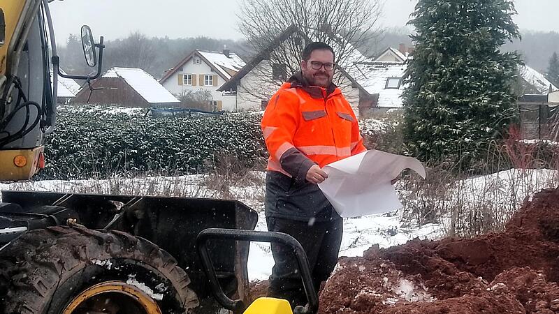 Tobias Neubauer hat unter anderem einen Baggerbetrieb Tobias Neubauer hat unter anderem einen Baggerbetrieb
