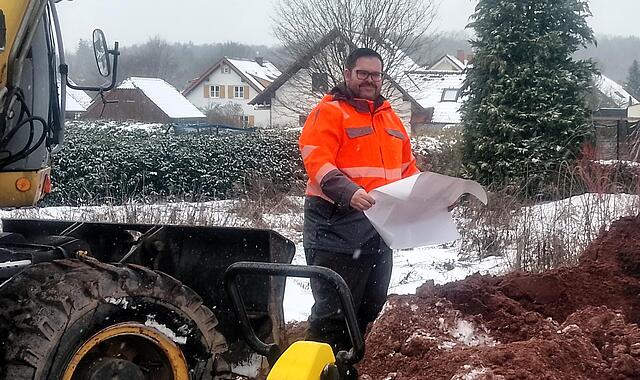 Tobias Neubauer hat unter anderem einen Baggerbetrieb Tobias Neubauer hat unter anderem einen Baggerbetrieb