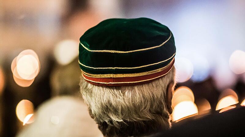 Der Coburger Convent ist ein Dachverband für rund hundert schlagende Studentenverbindungen. Jedes Jahr an Pfingsten gibt es ein großes Treffen in Coburg in Oberfranken.