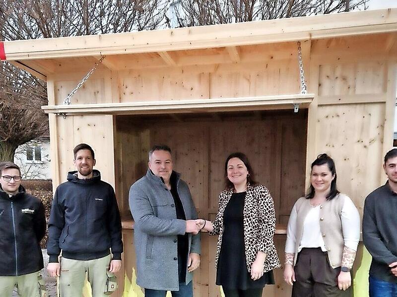 Die &Uuml;bergabe der neuen Bude.