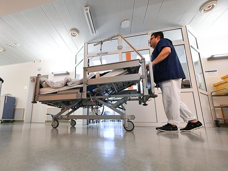 Pfleger im Krankenhaus