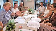 Austausch beim Treffen der Immo-Lotsen im Koberhaus mit (v.l.) J&uuml;rgen Eckert, Christian Kremer, Bruno Beierlorzer, Hans Kuhnlein, Kristina Hoffmann und Rebecca Haas vom Stadtumbaumananagement.Margareta Volk-Lovrinovic